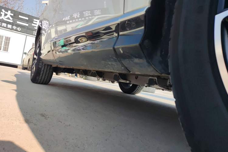 Used Roewe D5X DMH 2024 135 Tech Edition Right Side Sill