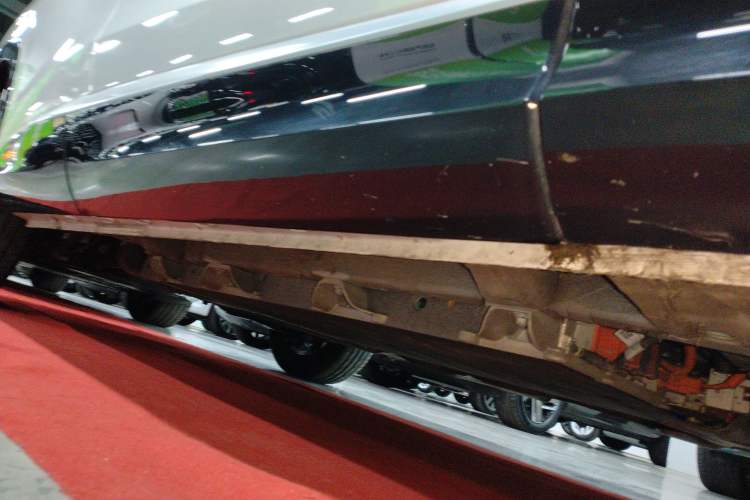 Used Roewe D5X DMH 2024 135 Tech Edition Right Side Sill