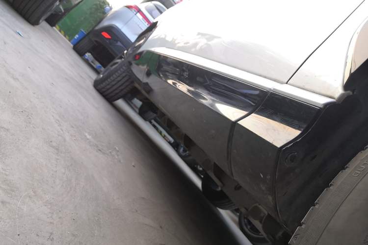 Used Roewe D5X DMH 2024 135 Tech Edition Right Side Sill