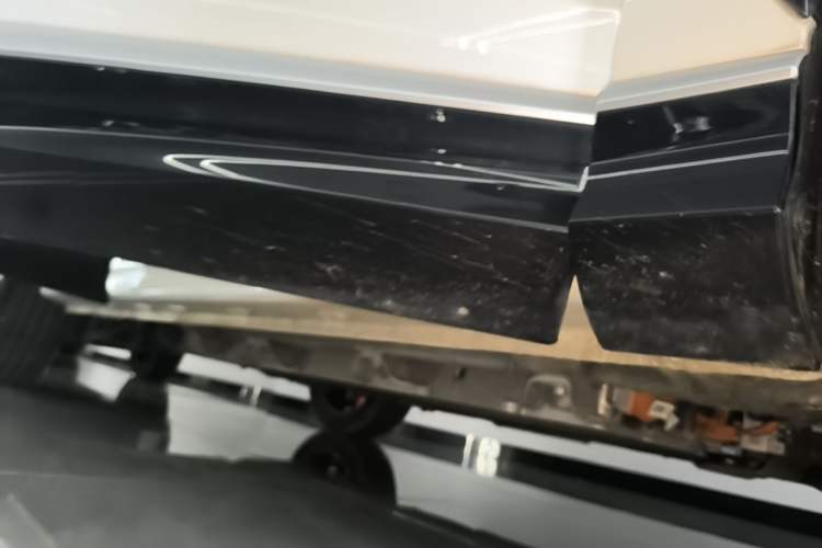 Used Roewe D5X DMH 2024 135 Flagship Edition Right Side Sill