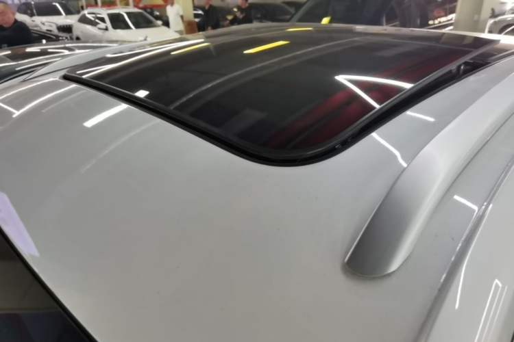 Used Roewe D5X DMH 2024 135 Tech Edition Roof