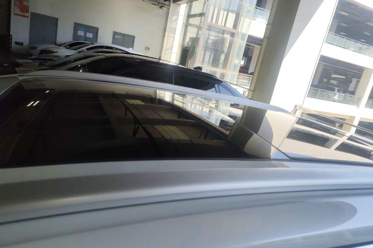 Used Roewe D5X DMH 2024 135 Tech Edition Roof