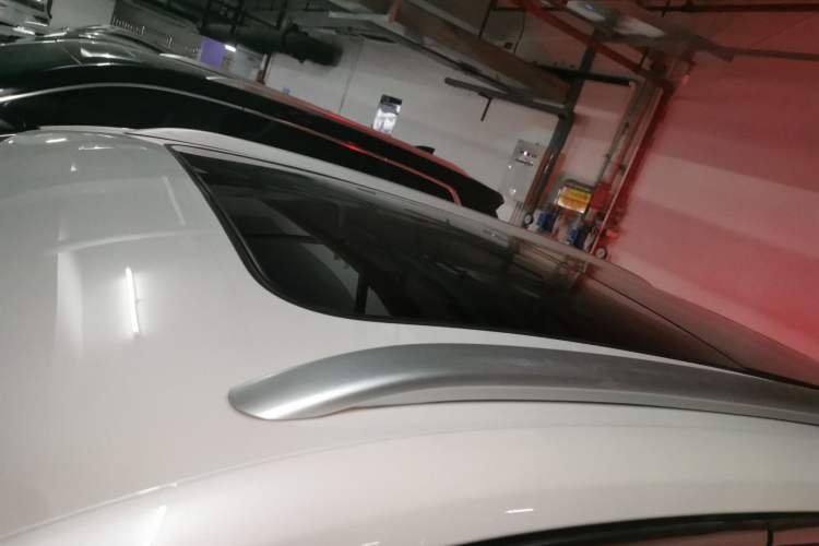 Used Roewe D5X DMH 2024 135 Tech Edition Roof