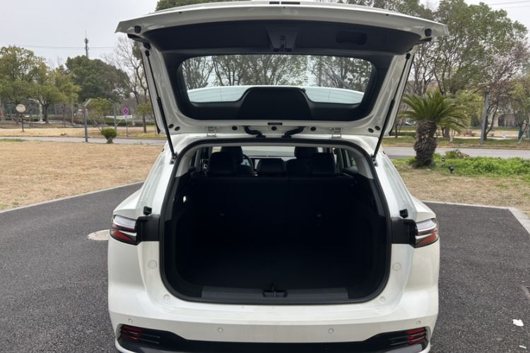 Used Roewe D5X DMH 2024 135 Luxury Edition Trunk