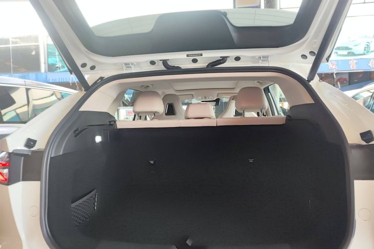 Used Roewe D5X DMH 2024 135 Tech Edition Trunk