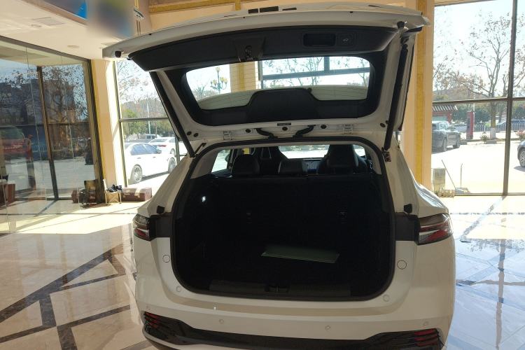Used Roewe D5X DMH 2024 135 Tech Edition Trunk