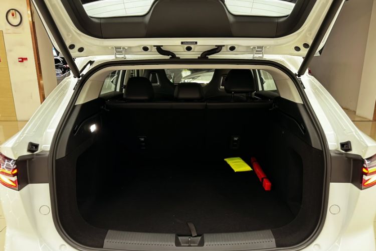 Used Roewe D5X DMH 2024 135 Flagship Edition Trunk