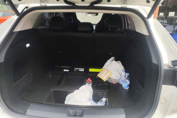 Used Roewe D5X DMH 2024 135 Tech Edition Trunk