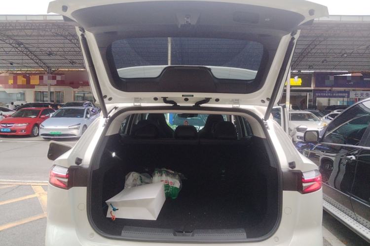 Used Roewe D5X DMH 2024 135 Tech Edition Trunk