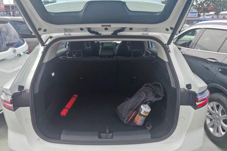Used Roewe D5X DMH 2024 135 Tech Edition Trunk