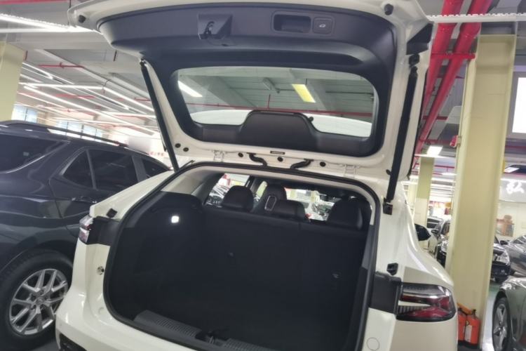 Used Roewe D5X DMH 2024 135 Tech Edition Trunk