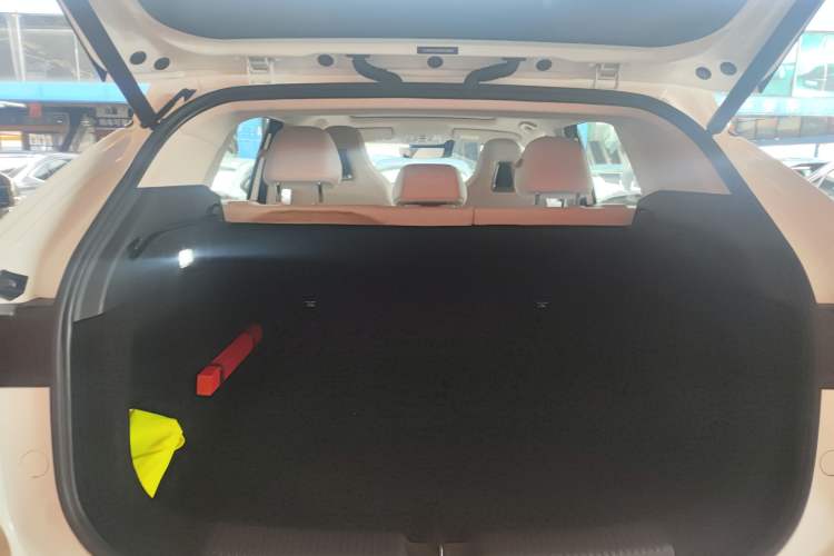 Used Roewe D5X DMH 2024 135 Tech Edition Trunk