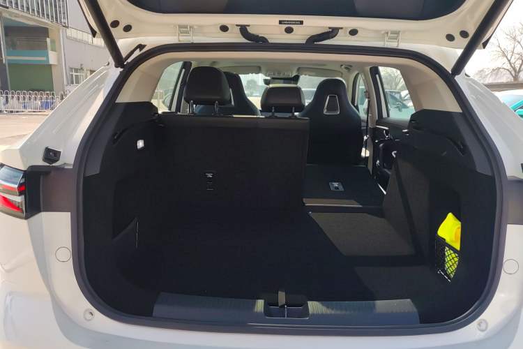 Used Roewe D5X DMH 2024 135 Tech Edition Trunk