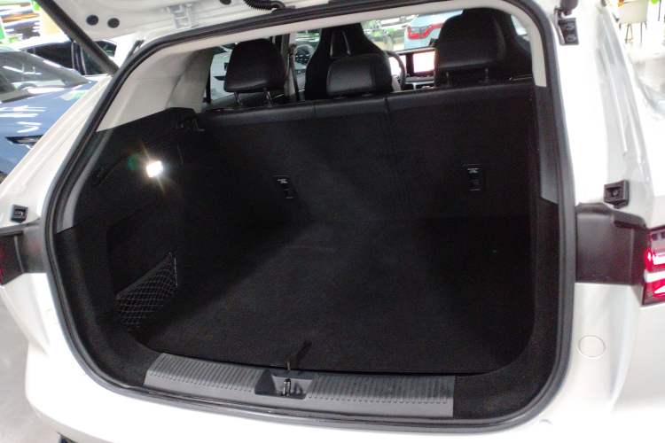 Used Roewe D5X DMH 2024 135 Tech Edition Trunk