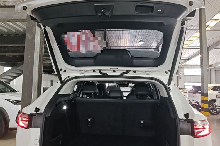 Used Roewe D5X DMH 2024 135 Tech Edition Trunk