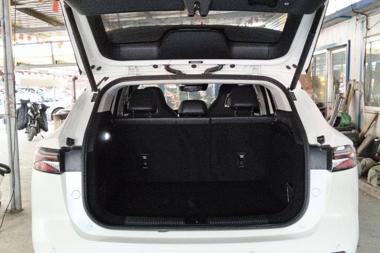 Used Roewe D5X DMH 2024 135 Tech Edition Trunk