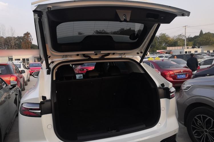 Used Roewe D5X DMH 2024 135 Tech Edition Trunk