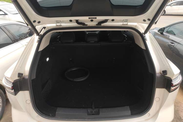 Used Roewe D5X DMH 2024 135 Tech Edition Trunk