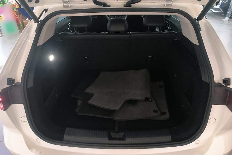 Used Roewe D5X DMH 2024 135 Tech Edition Trunk
