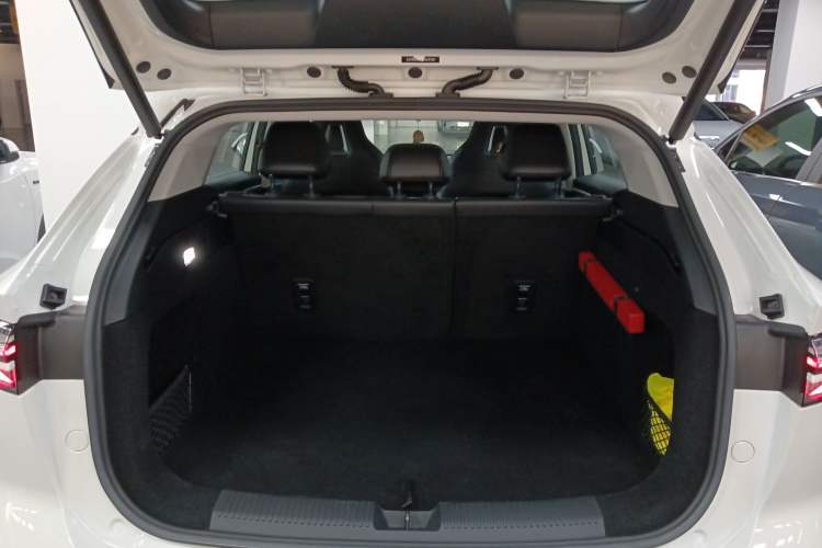 Used Roewe D5X DMH 2024 135 Tech Edition Trunk