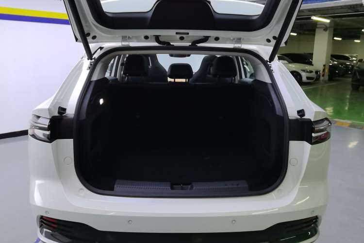Used Roewe D5X DMH 2024 135 Tech Edition Trunk