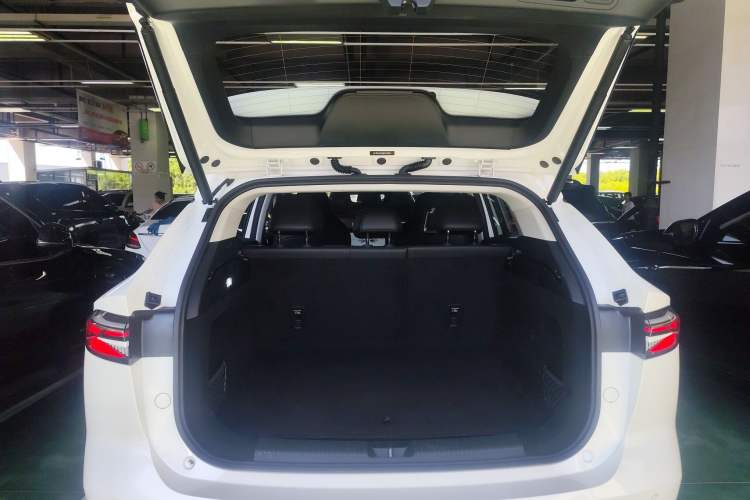 Used Roewe D5X DMH 2024 135 Tech Edition Trunk