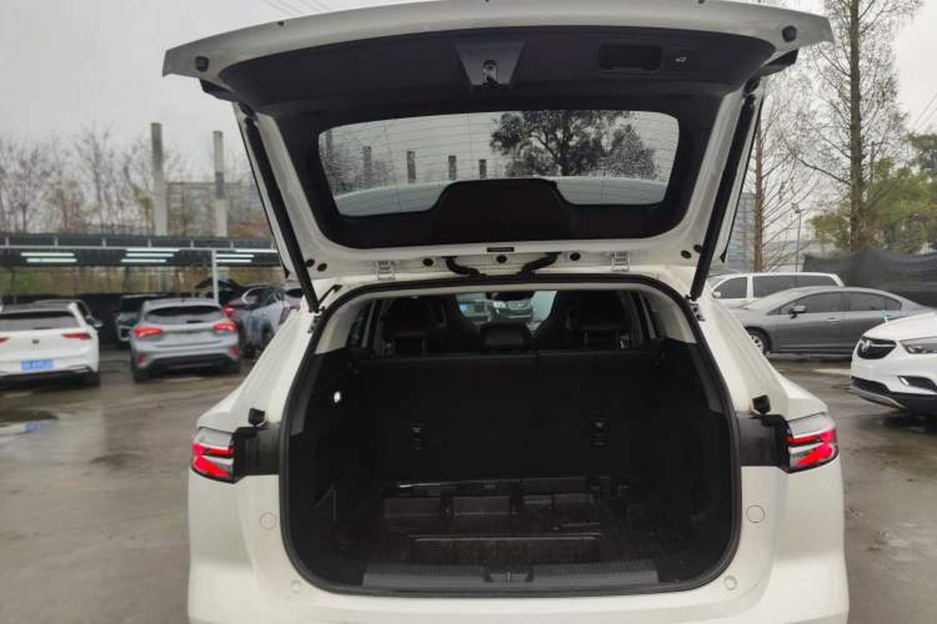Used Roewe D5X DMH 2024 135 Tech Edition Trunk