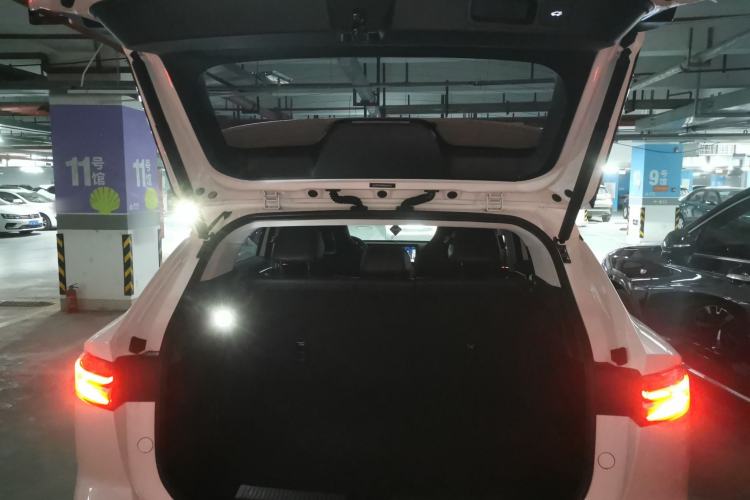 Used Roewe D5X DMH 2024 135 Tech Edition Trunk