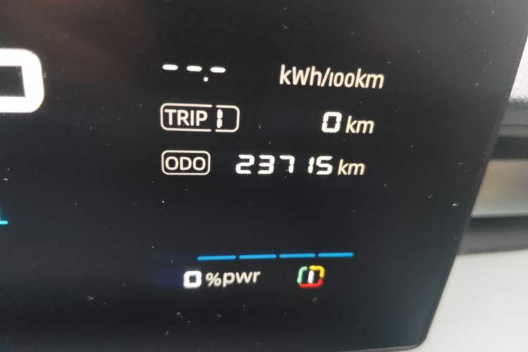Used Roewe D6 2025 450km Deluxe Edition Odometer Close Up