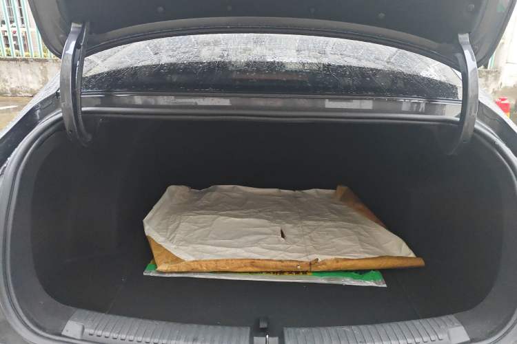Used Roewe D6 2025 450km Deluxe Edition Trunk
