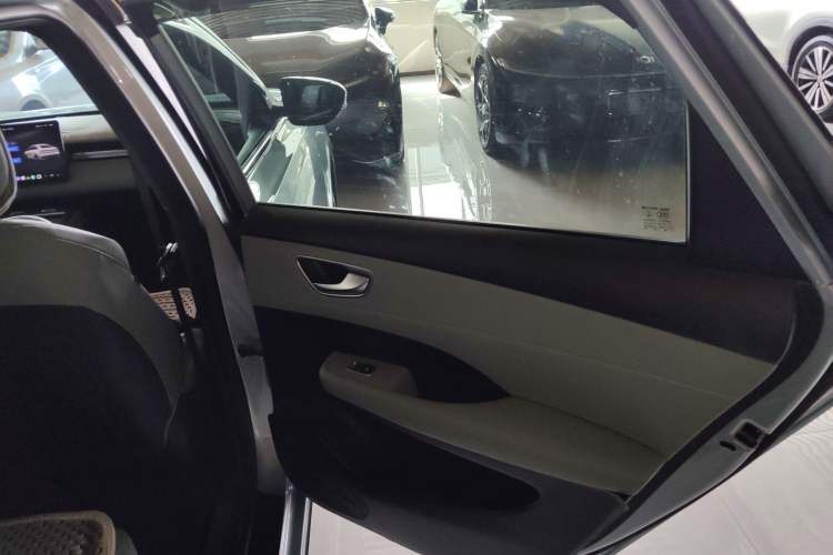 Used Roewe D6 2025 520km Smart Enjoyment Version Right Rear Door Interior