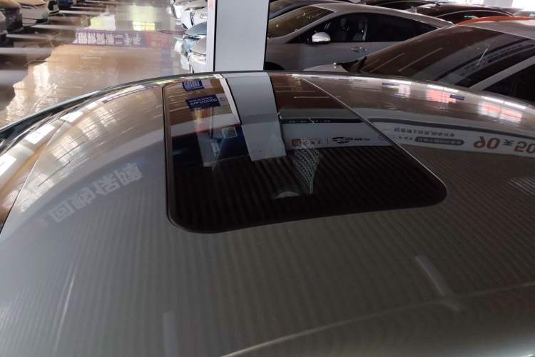 Used Roewe D6 2025 520km Smart Enjoyment Version Roof