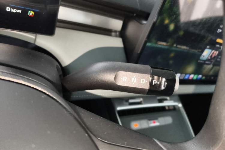 Used Roewe D6 2025 450km Deluxe Edition Gear Lever