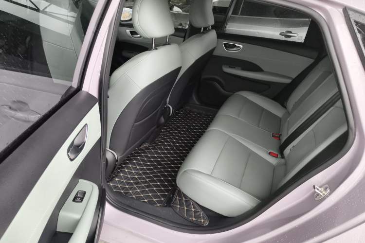 Used Roewe D6 2025 450km Deluxe Edition Left Rear Seat