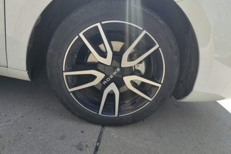 Used Roewe D6 2025 450km Deluxe Edition Right Front Wheel Hub