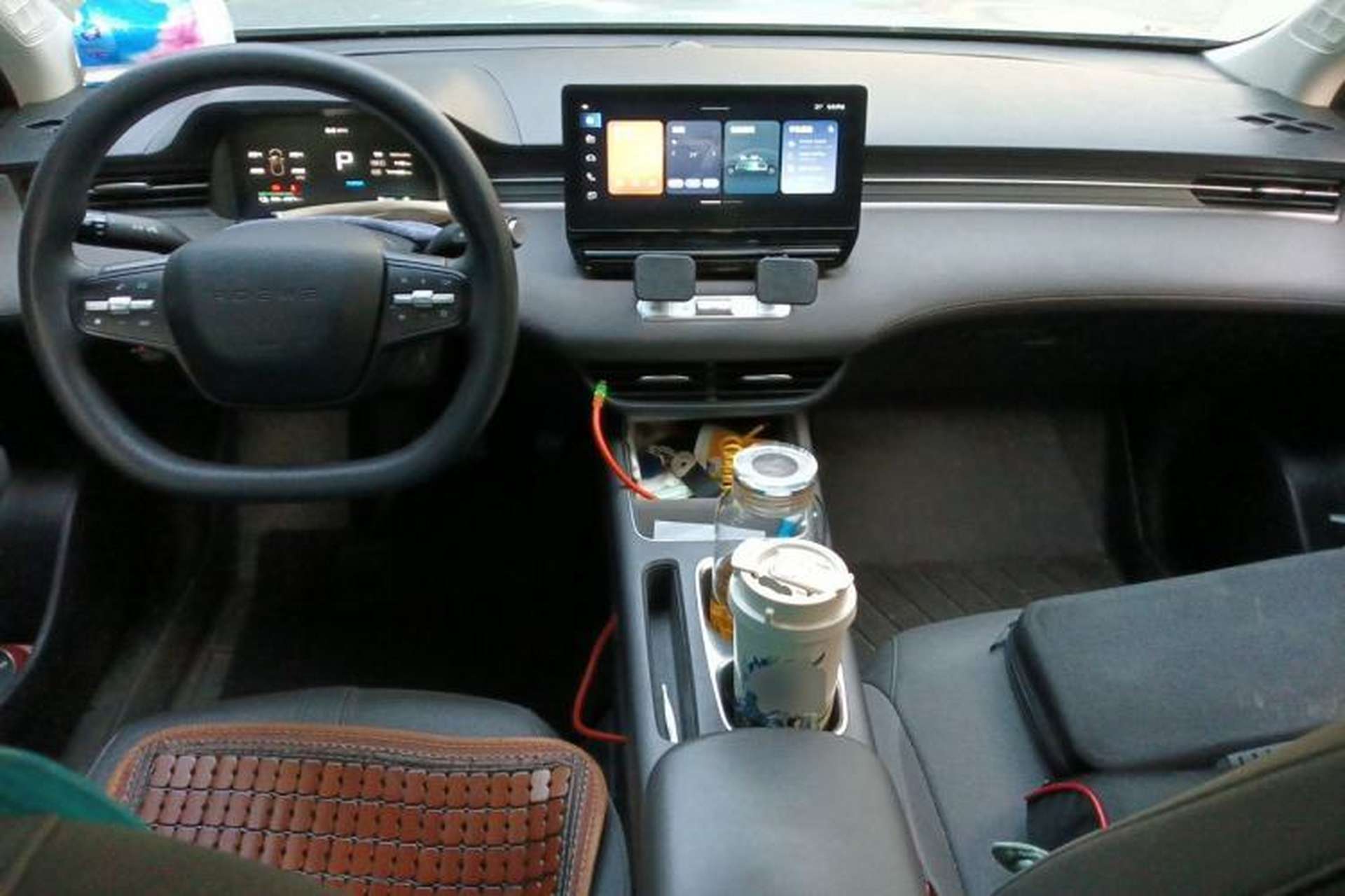 Used Roewe D6 2025 450 km Premium Edition Center Console