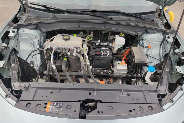 Used Roewe D6 2025 450 km Premium Edition Engine Bay