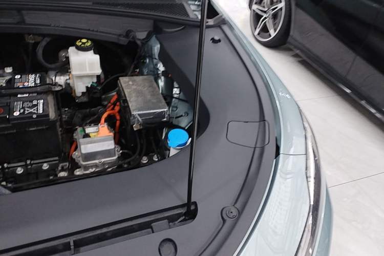 Used Roewe D6 2025 520km Smart Enjoyment Version Engine Bay Left