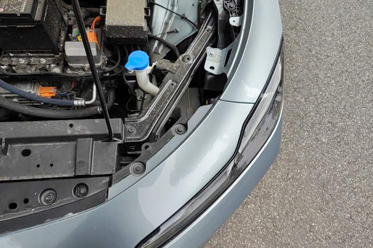 Used Roewe D6 2025 450 km Premium Edition Engine Bay Left