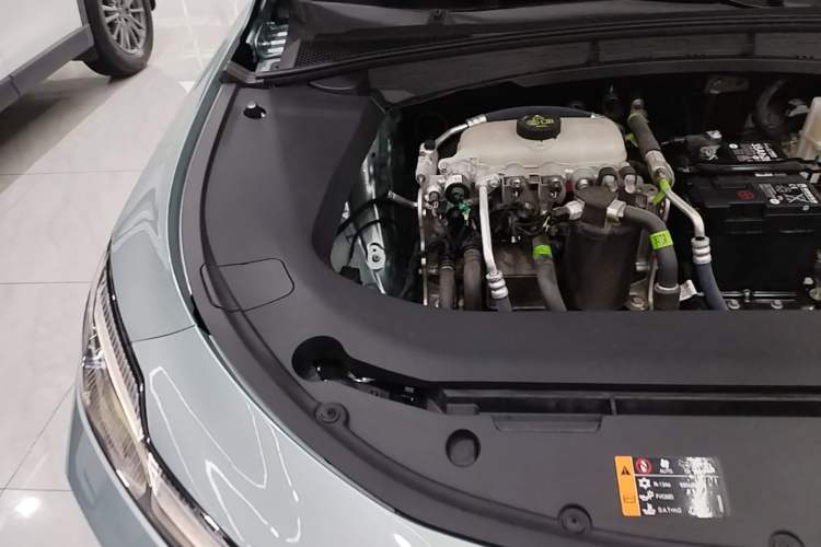 Used Roewe D6 2025 520km Smart Enjoyment Version Engine Bay Right