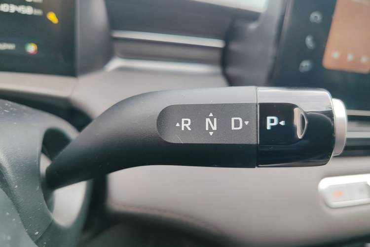 Used Roewe D6 2025 450 km Premium Edition Gear Lever