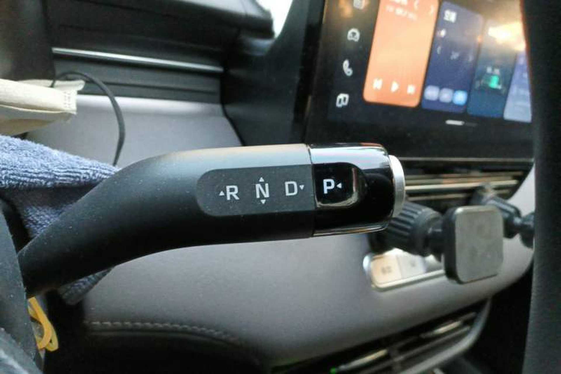 Used Roewe D6 2025 450 km Premium Edition Gear Lever