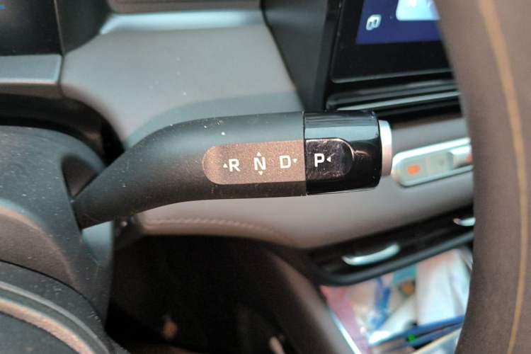 Used Roewe D6 2025 450 km Premium Edition Gear Lever