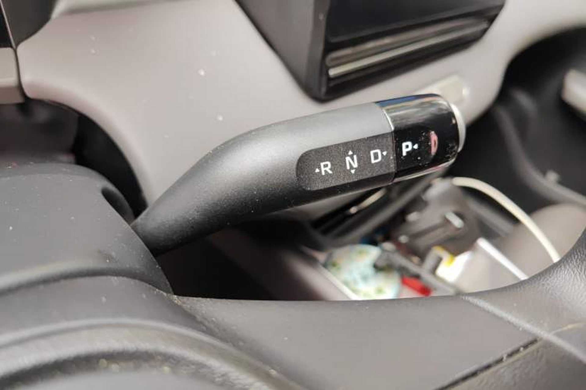 Used Roewe D6 2025 450 km Premium Edition Gear Lever