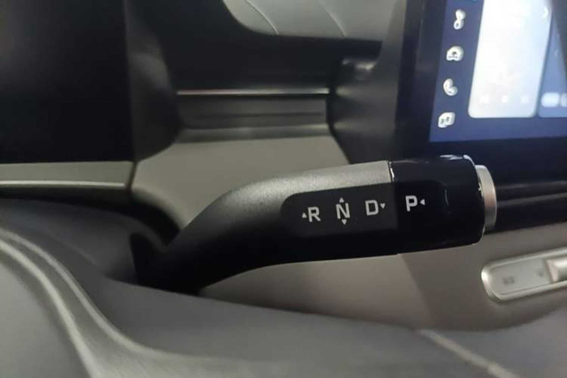 Used Roewe D6 2025 450 km Premium Edition Gear Lever