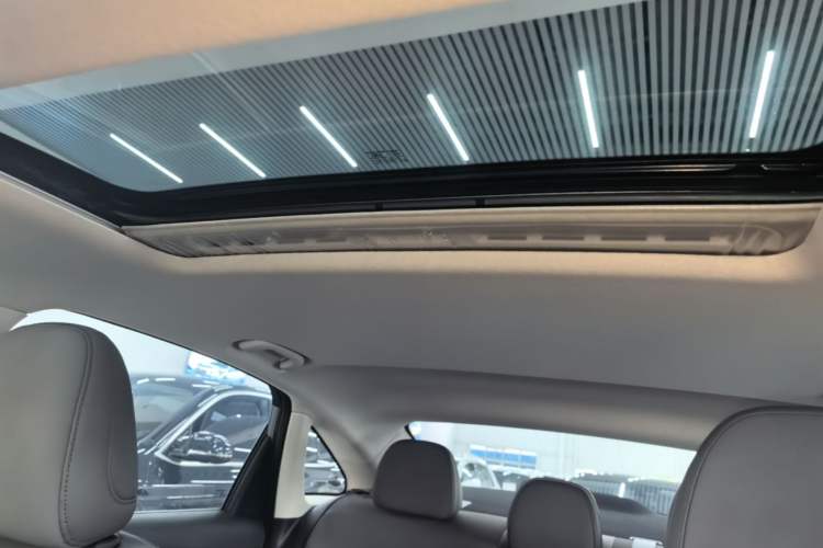 Used Roewe D6 2025 450 km Premium Edition Headliner