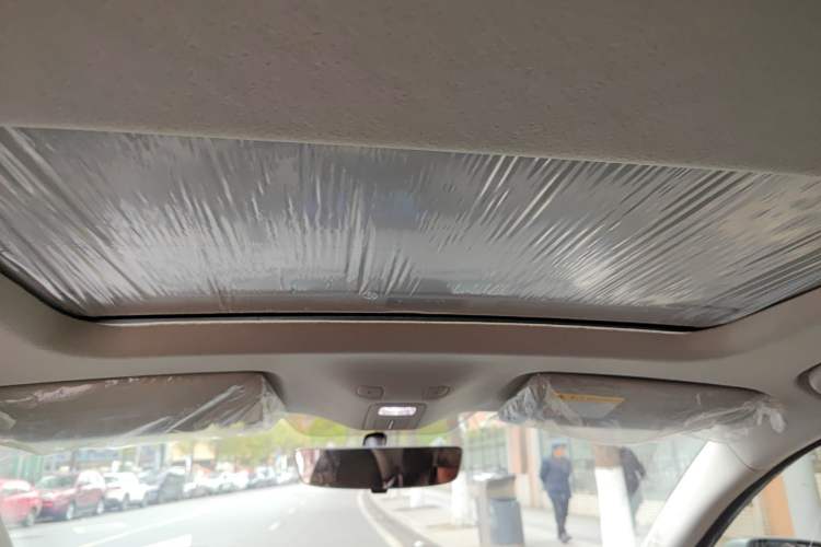 Used Roewe D6 2025 450 km Premium Edition Headliner