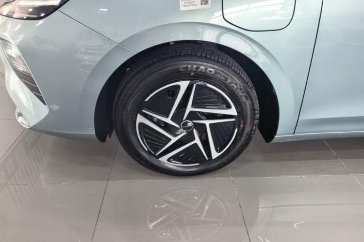 Used Roewe D6 2025 450 km Premium Edition Left Front Wheel Hub