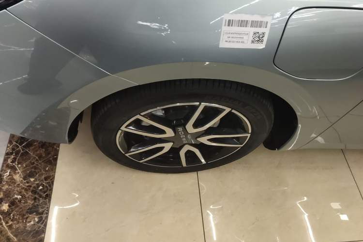Used Roewe D6 2025 450km Deluxe Edition Left Front Wheel Hub