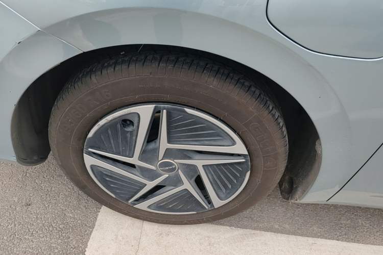 Used Roewe D6 2025 450 km Premium Edition Left Front Wheel Hub